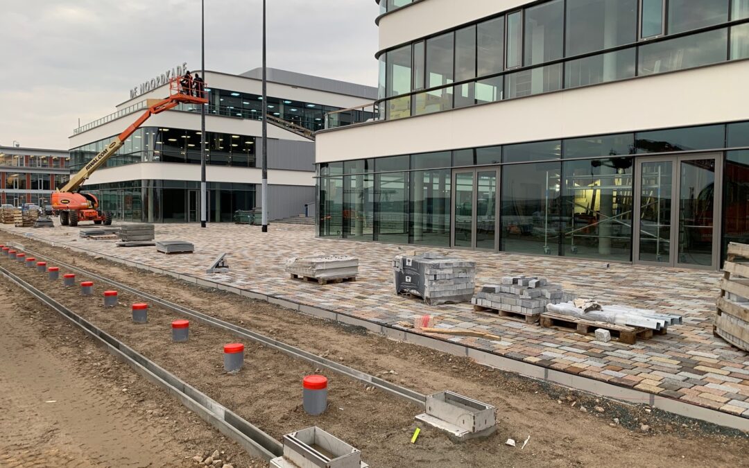 Zilveren banen op het Waterbusplein in HI Ambacht